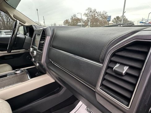 Used 2019 Ford Expedition Platinum image 11