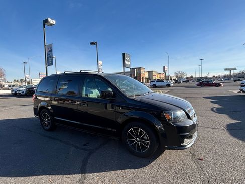 Used 2018 Dodge Grand Caravan GT image 1