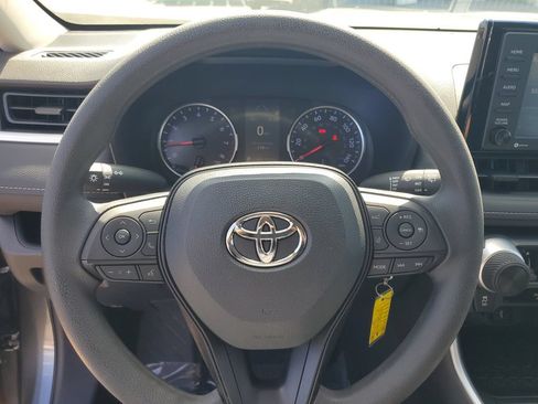 Used 2020 Toyota RAV4 LE FWD image 10
