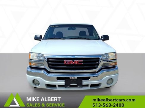 Used 2004 GMC Sierra 1500 SLE RWD image 2
