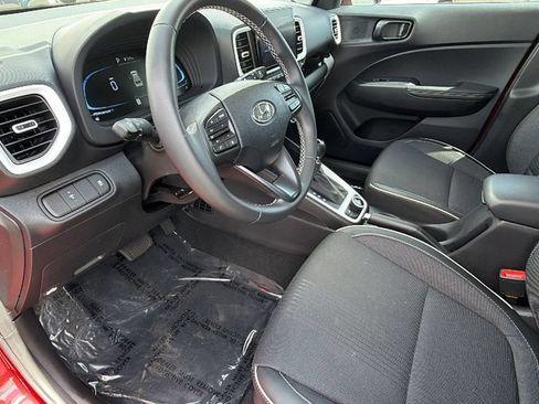 Used 2025 Hyundai Venue Limited FWD image 10