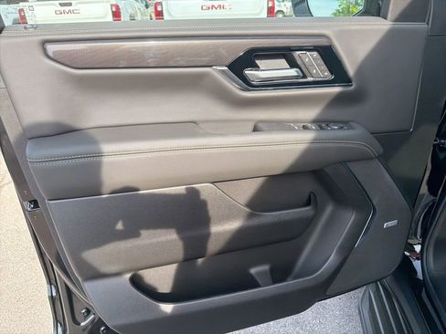 New 2026 GMC Yukon Elevation w/ Elevation Premium Package AWD/4WD image 13