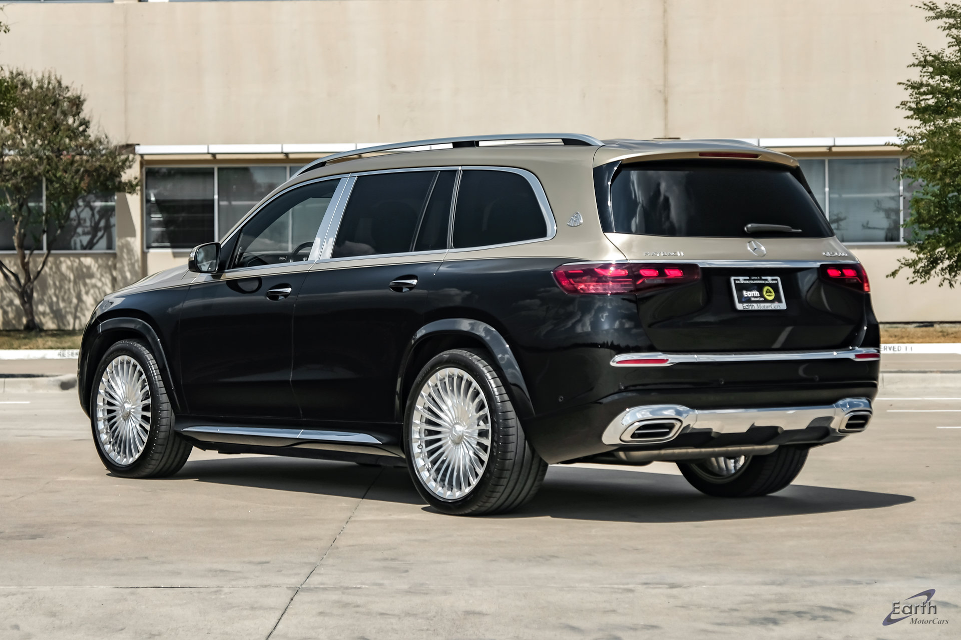 Used 2024 Mercedes-Benz Maybach GLS 600 4MATIC image 11