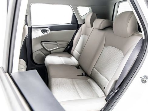 Used 2022 Kia Soul LX FWD image 30