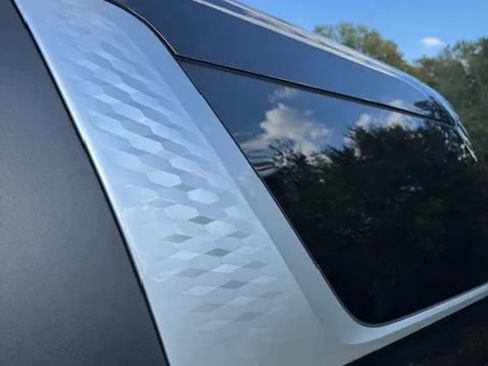 Used 2024 Kia Carnival EX image 6