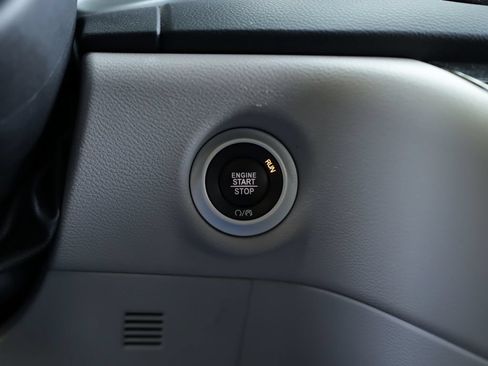 Used 2022 Chrysler Pacifica Touring-L FWD image 16