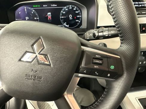 Used 2025 Mitsubishi Outlander 4WD Plug-In Hybrid image 28