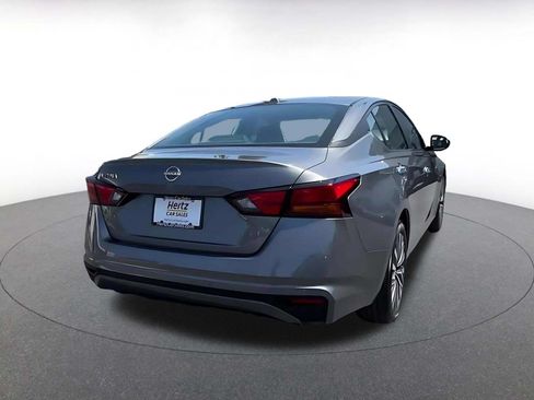 Used 2025 Nissan Altima 2.5 SV FWD image 11