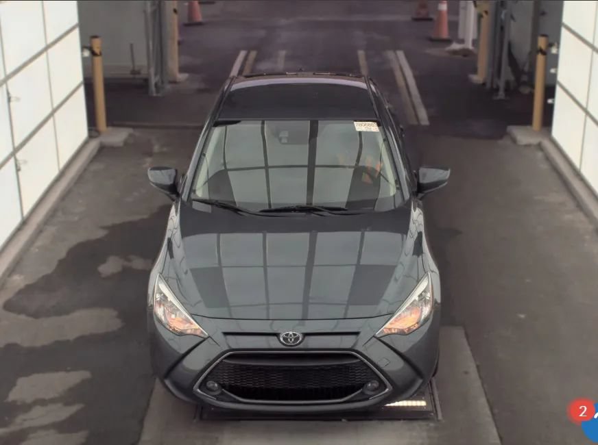 Used 2019 Toyota Yaris LE FWD image 3