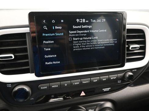 New 2025 Hyundai Venue Limited image 17