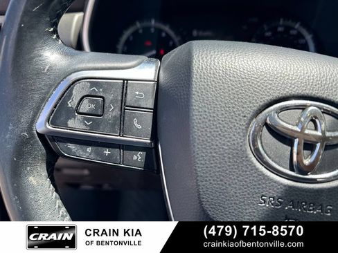 Used 2021 Toyota Highlander XLE FWD image 24