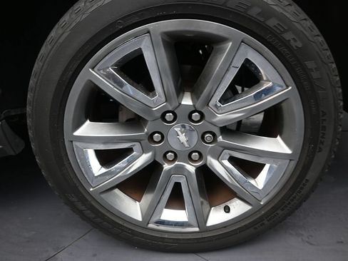 Used 2019 Chevrolet Suburban LT AWD/4WD image 10