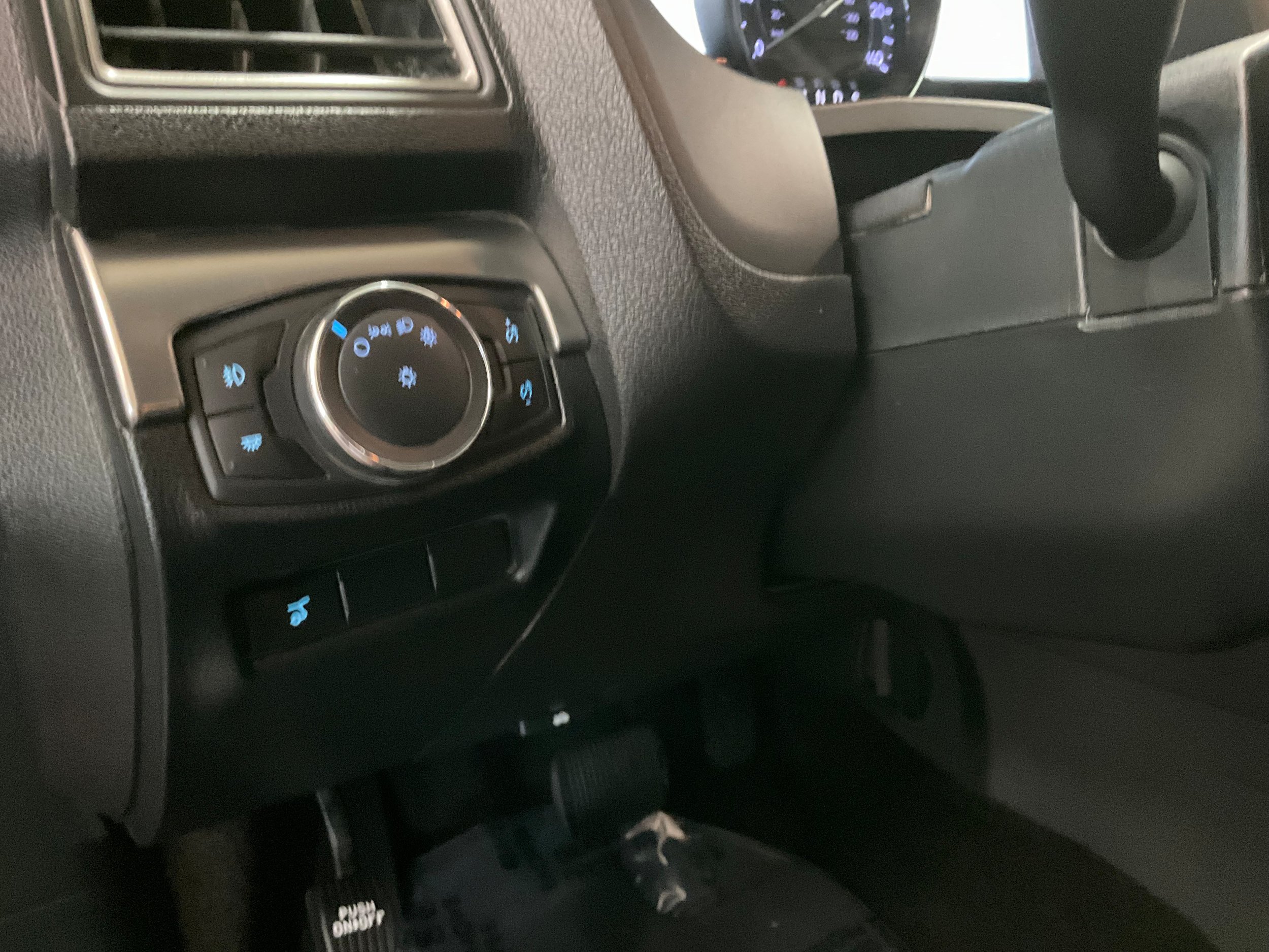 Used 2018 Ford Explorer XLT w/ Equipment Group 202A AWD/4WD image 12