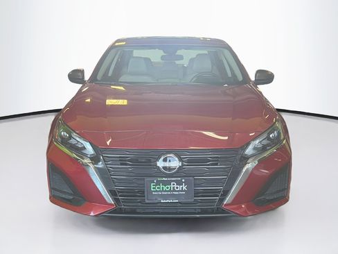 Used 2025 Nissan Altima 2.5 SV FWD image 2