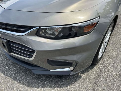 Used 2017 Chevrolet Malibu LT FWD image 9