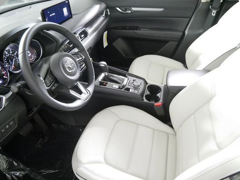 New 2025 MAZDA CX-5 AWD 2.5 S w/ Preferred Package image 3