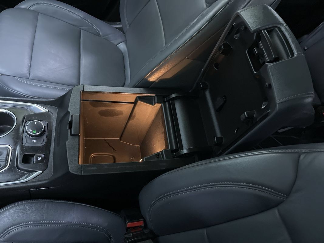 Used 2019 Chevrolet Traverse LT w/ LPO, 'HIT The Road' Package FWD image 25