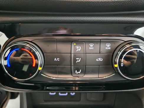 Used 2020 Buick Encore GX Preferred image 30