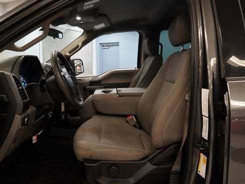 Used 2019 Ford F150 XLT w/ XTR Package image 5