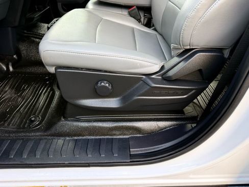 Used 2024 Ford F450 XL w/ XL Chrome Package image 12