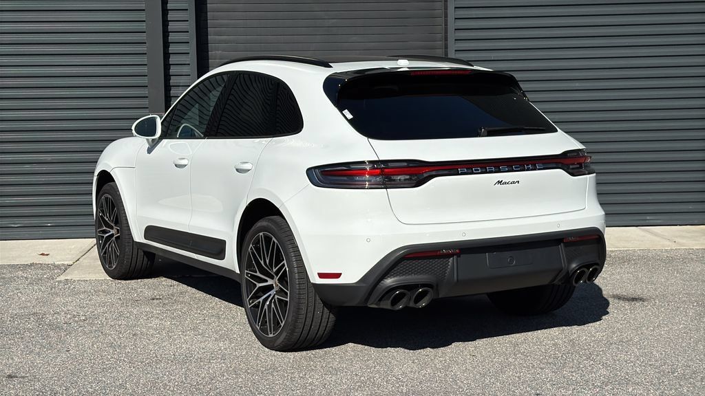 Certified 2026 Porsche Macan AWD/4WD image 3