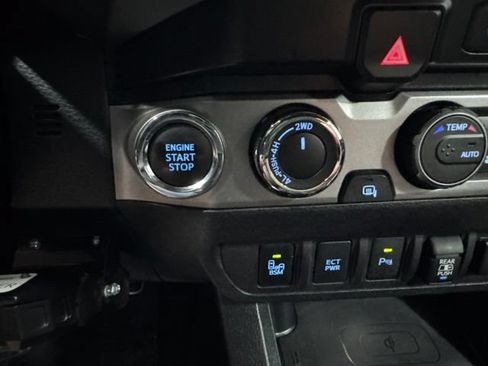 Used 2020 Toyota Tacoma Limited AWD/4WD image 22