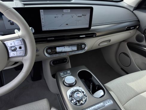 Used 2024 Genesis GV60 Advanced image 19