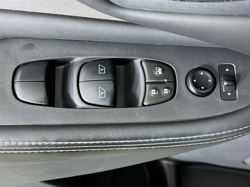 Used 2022 Nissan Murano SV image 15