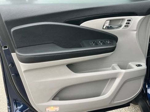Used 2022 Honda Pilot Touring image 9