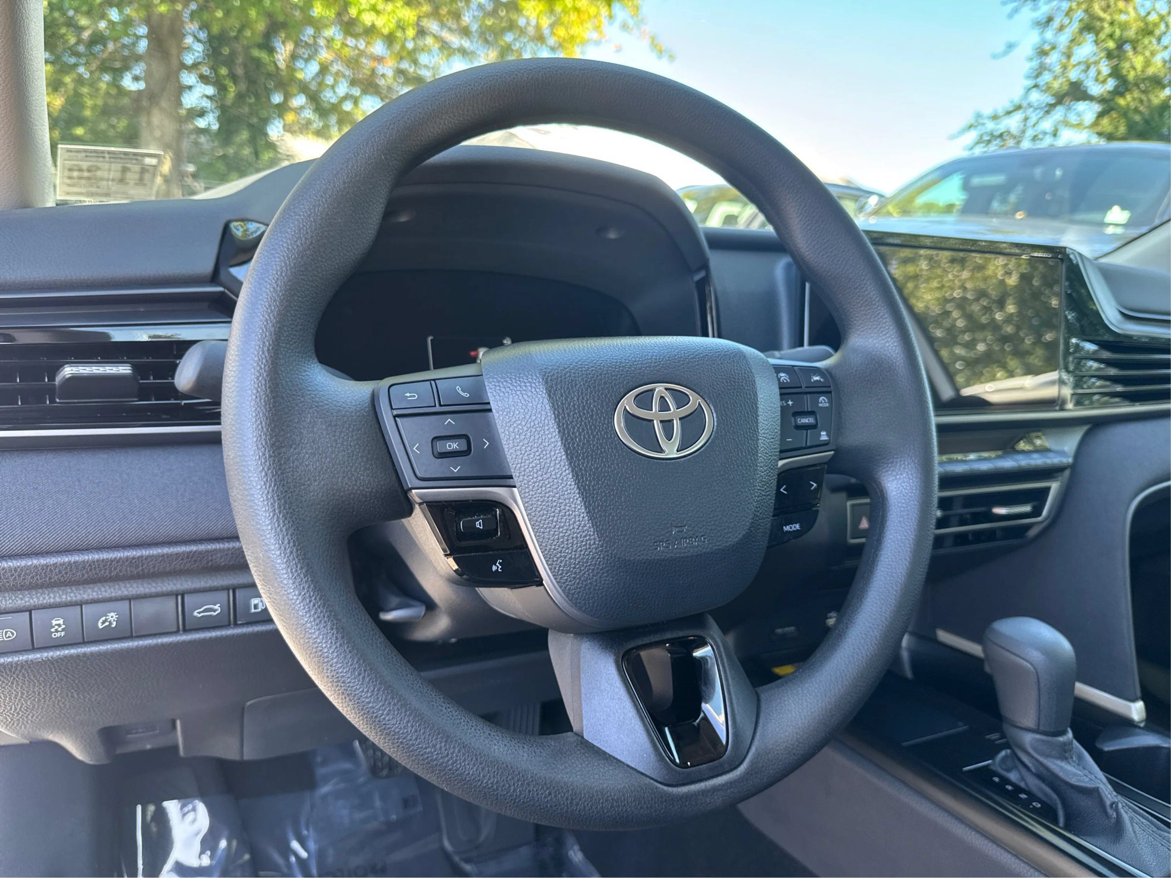 Used 2025 Toyota Camry LE FWD image 16