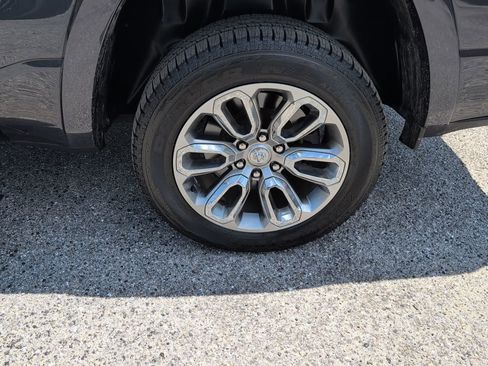 Used 2019 RAM 1500 Laramie AWD/4WD image 14