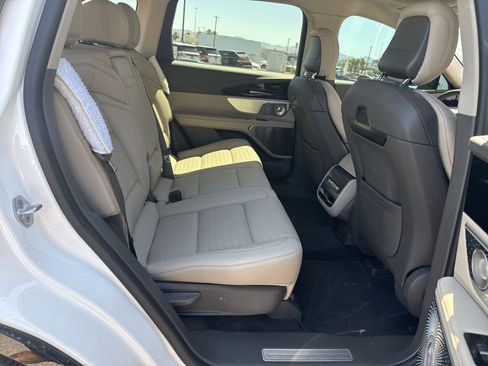 Used 2025 Lincoln Nautilus Reserve AWD/4WD image 15
