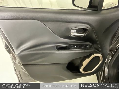Used 2016 Jeep Renegade Limited FWD image 16