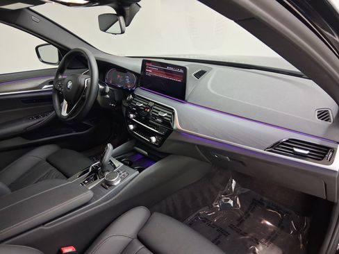 Certified 2022 BMW 540i image 37