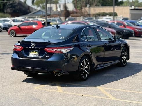 Used 2019 Toyota Camry SE FWD image 7