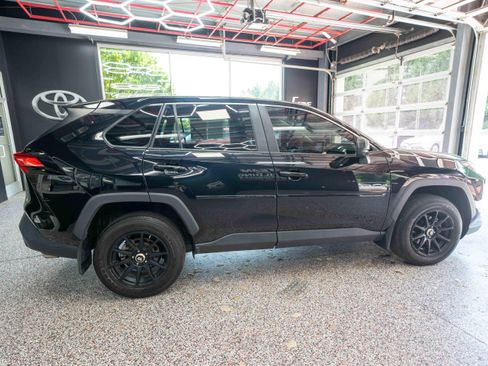 Used 2023 Toyota RAV4 LE AWD/4WD image 4