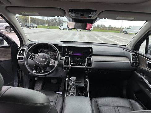Used 2022 Kia Sorento S w/ Panoramic Sunroof Package AWD/4WD image 16