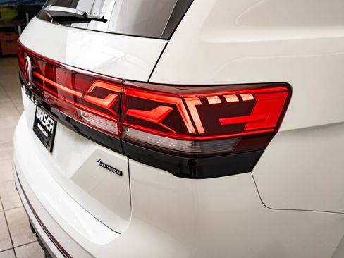 Used 2025 Volkswagen Atlas Peak Edition SE AWD/4WD image 9