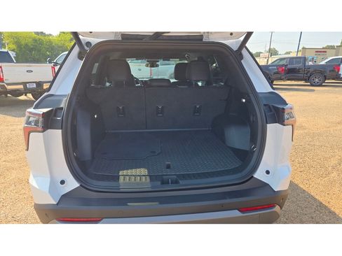 Used 2026 Chevrolet Equinox LT w/ Convenience Package II FWD image 13