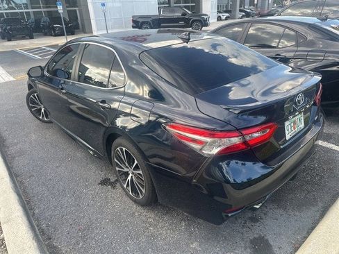 Used 2019 Toyota Camry L image 5