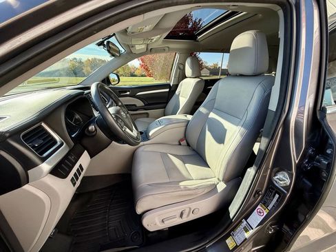 Used 2015 Toyota Highlander XLE image 10