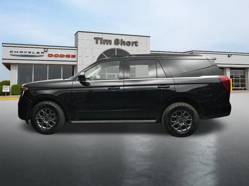 Used 2025 Ford Expedition Active AWD/4WD image 2