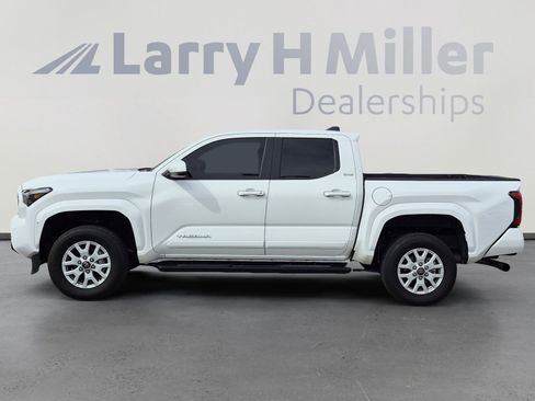 Certified 2025 Toyota Tacoma SR5 image 2