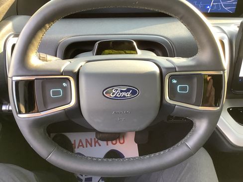 Used 2025 Ford Expedition Active AWD/4WD image 15