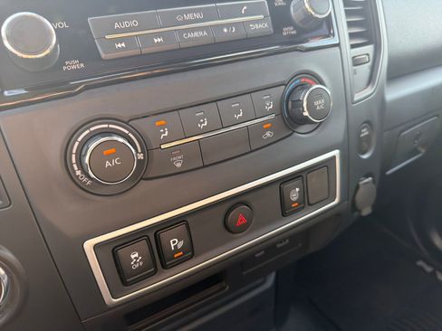 Used 2022 Nissan Titan S image 29