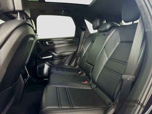 Used 2020 Porsche Cayenne Turbo w/ Assistance Package image 27