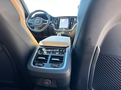 Certified 2025 Volvo V60 B5 Cross Country Ultra w/ Protection Package Premier image 14