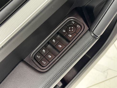 Certified 2025 Porsche Cayenne image 28