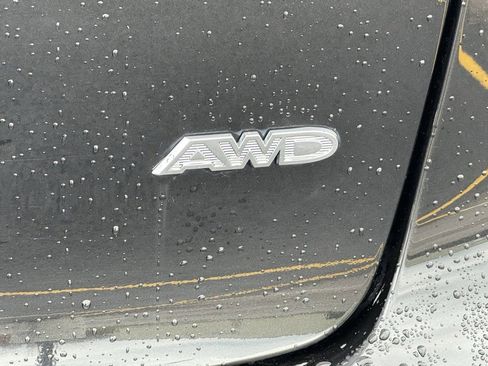 Used 2023 Chrysler Pacifica Touring-L image 28