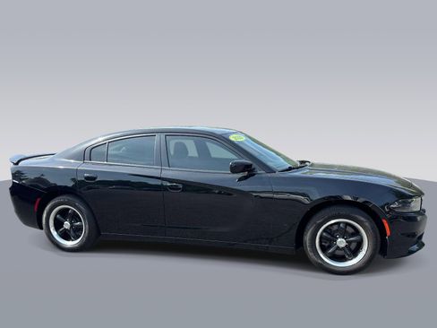 Used 2020 Dodge Charger SXT w/ Leather Interior Group RWD image 2